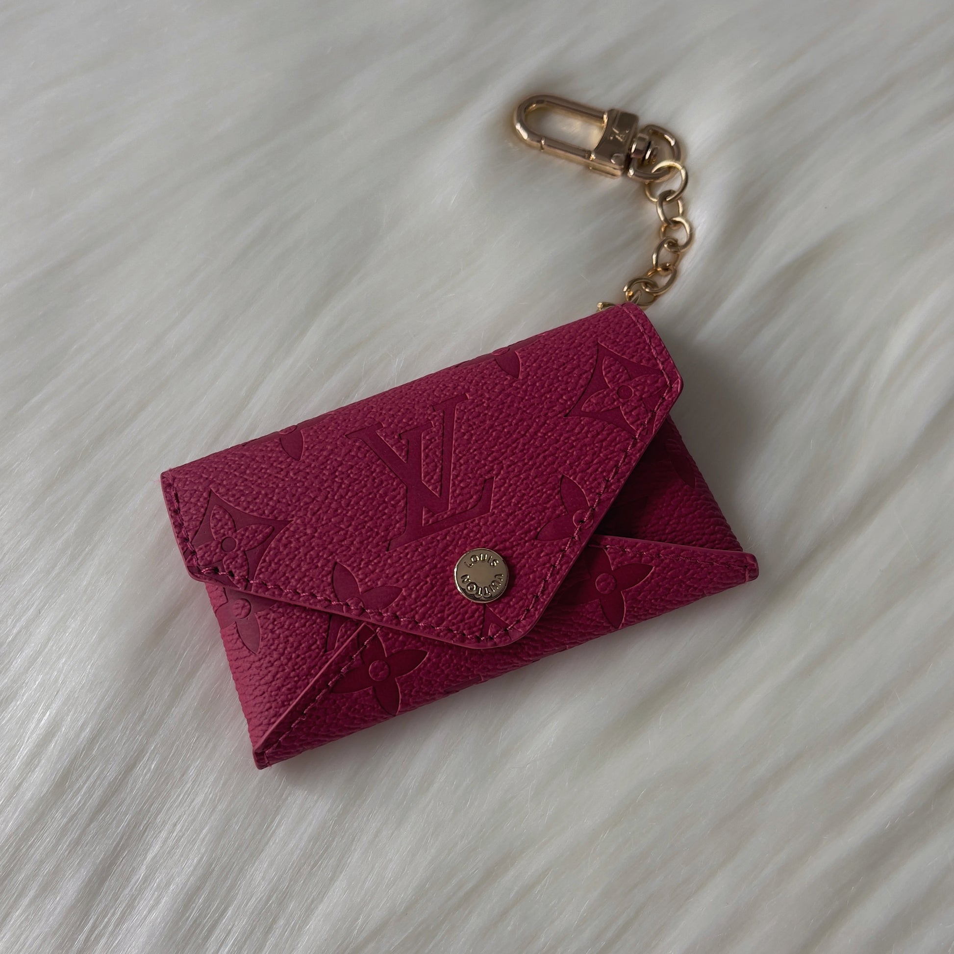 ZARA KEYCHAIN - PINK (PRE-ORDER) – SHOP DREAM LUXE